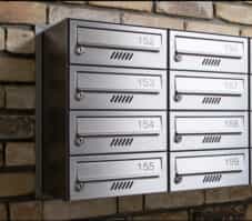 Skrzynki paczkowe i na listy ze stali kwasoodpornej - co je wyróżnia?