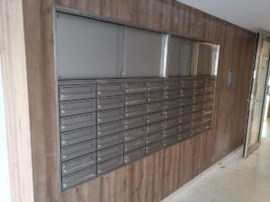 NIERDZEWNY-Z-GABLOTA-NAD-SKRZYNKAMI